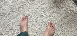 Bonnie Wright feet photo thumbnail