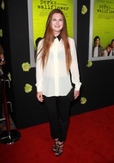 Bonnie Wright feet photo thumbnail