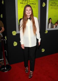 Bonnie Wright feet photo thumbnail