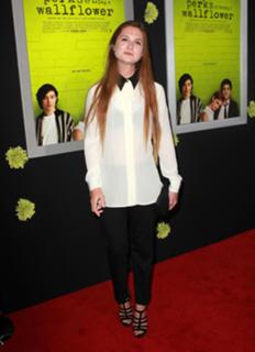 Bonnie Wright feet photo thumbnail