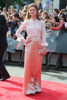 Bonnie Wright feet photo thumbnail