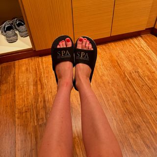 Bonnie Wright feet photo thumbnail