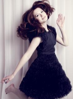 Bonnie Wright feet photo thumbnail