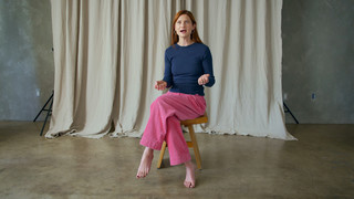 Bonnie Wright feet photo thumbnail
