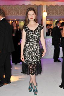 Bonnie Wright feet photo thumbnail