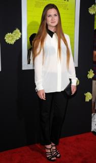 Bonnie Wright feet photo thumbnail