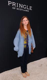 Bonnie Wright feet photo thumbnail