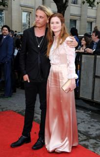Bonnie Wright feet photo thumbnail