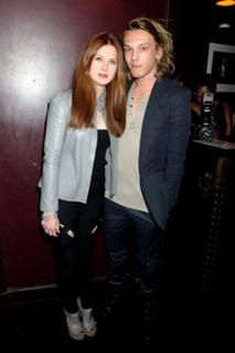 Bonnie Wright feet photo thumbnail