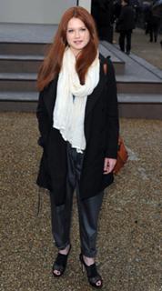 Bonnie Wright feet photo thumbnail