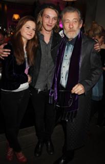 Bonnie Wright feet photo thumbnail