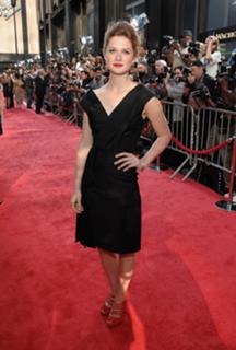 Bonnie Wright feet photo thumbnail
