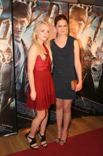 Bonnie Wright feet photo thumbnail