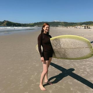 Bonnie Wright feet photo 8