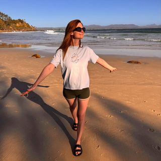 Bonnie Wright feet photo 4