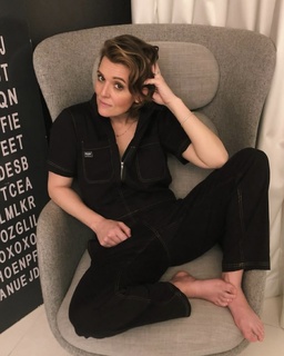 Brandi Carlile feet photo 1
