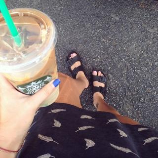 Brandi Cyrus feet photo 6