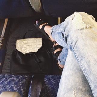 Brandi Cyrus feet photo 12