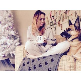 Brandi Cyrus feet photo 10