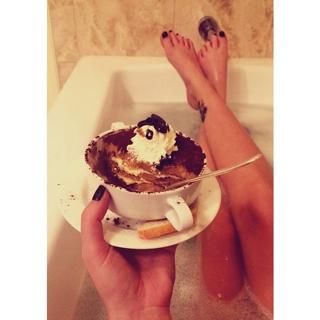 Brandi Cyrus feet photo 9