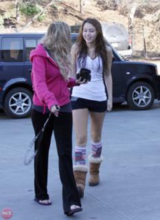 Brandi Cyrus feet photo 7