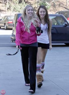 Brandi Cyrus feet photo 6