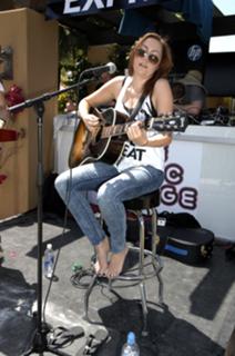 Brandi Cyrus feet photo 5