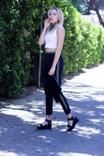 Brandi Cyrus feet photo 8