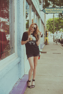 Brandi Cyrus feet photo 20