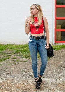 Brandi Cyrus feet photo 17