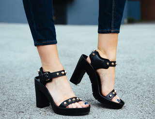Brandi Cyrus feet photo 13