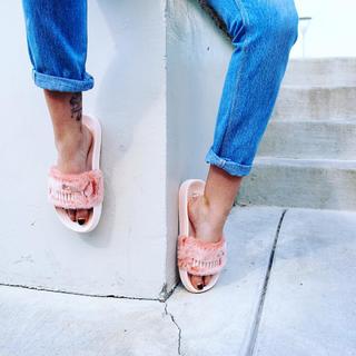 Brandi Cyrus feet photo 3