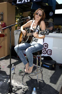 Brandi Cyrus feet photo 1