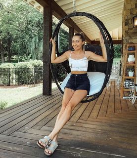 Brandi Cyrus feet photo 19