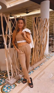 Brandi Cyrus feet photo 12