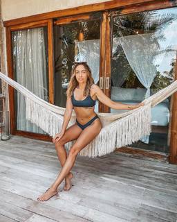 Brandi Cyrus feet photo 6