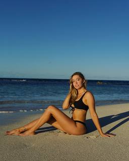 Brandi Cyrus feet photo 20