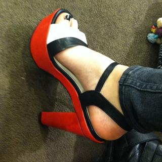 Brandi Cyrus feet photo 10