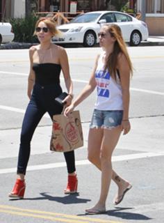 Brandi Cyrus feet photo 5