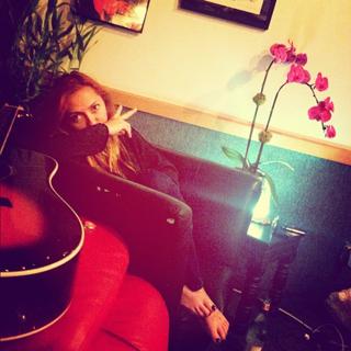 Brandi Cyrus feet photo 19