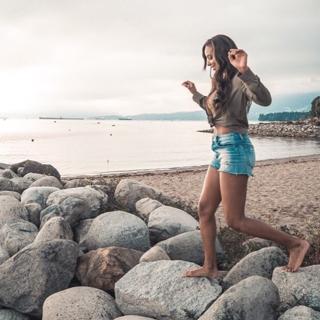 Brandi Rhodes feet photo thumbnail