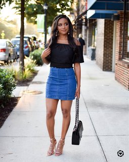 Brandi Rhodes feet photo thumbnail