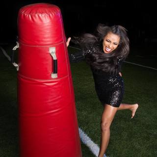 Brandi Rhodes feet photo thumbnail