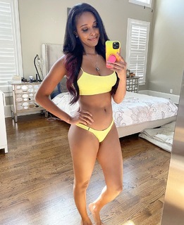 Brandi Rhodes feet photo thumbnail