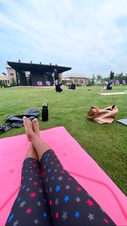 Brandi Rhodes feet photo thumbnail