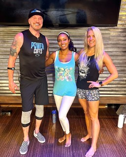 Brandi Rhodes feet photo thumbnail