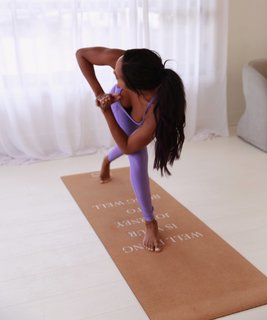 Brandi Rhodes feet photo thumbnail