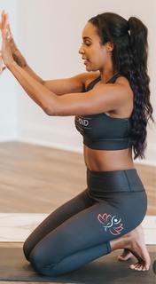 Brandi Rhodes feet photo thumbnail