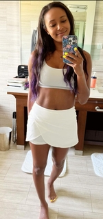 Brandi Rhodes feet photo thumbnail