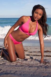 Brandi Rhodes feet photo thumbnail